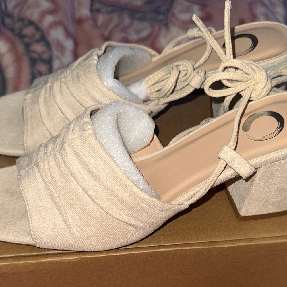 Journee Collection Cream Women's Sandals - Picture 3 of 9